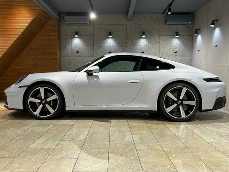911