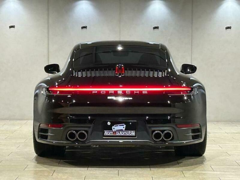 911