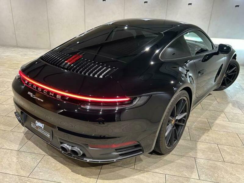 911