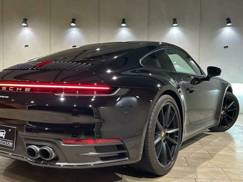 911