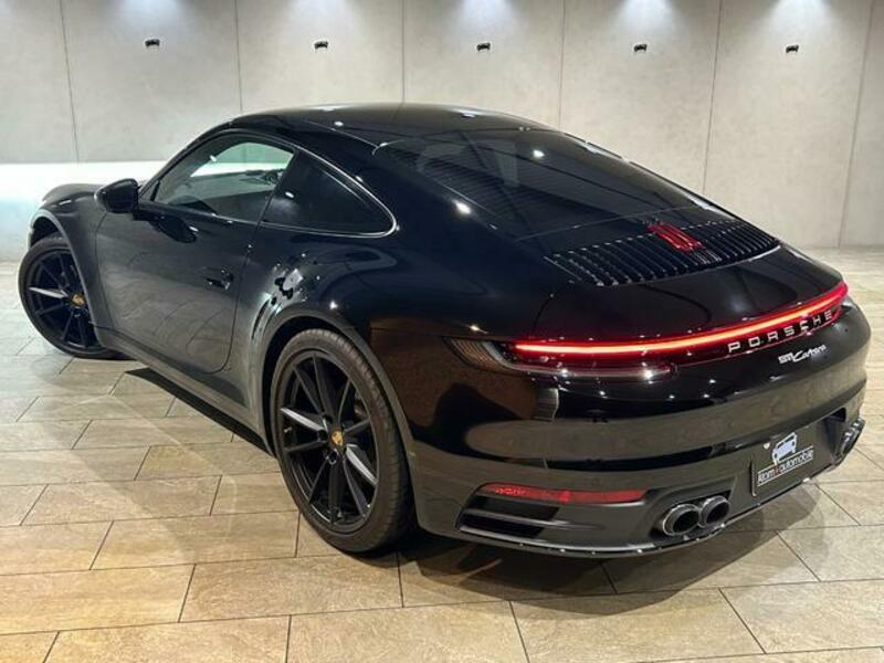 911