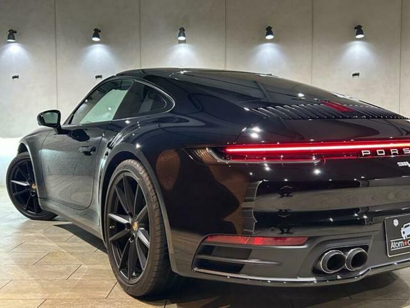 911