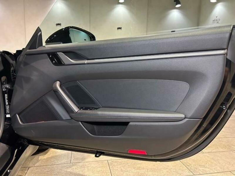 911