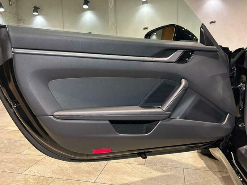 911