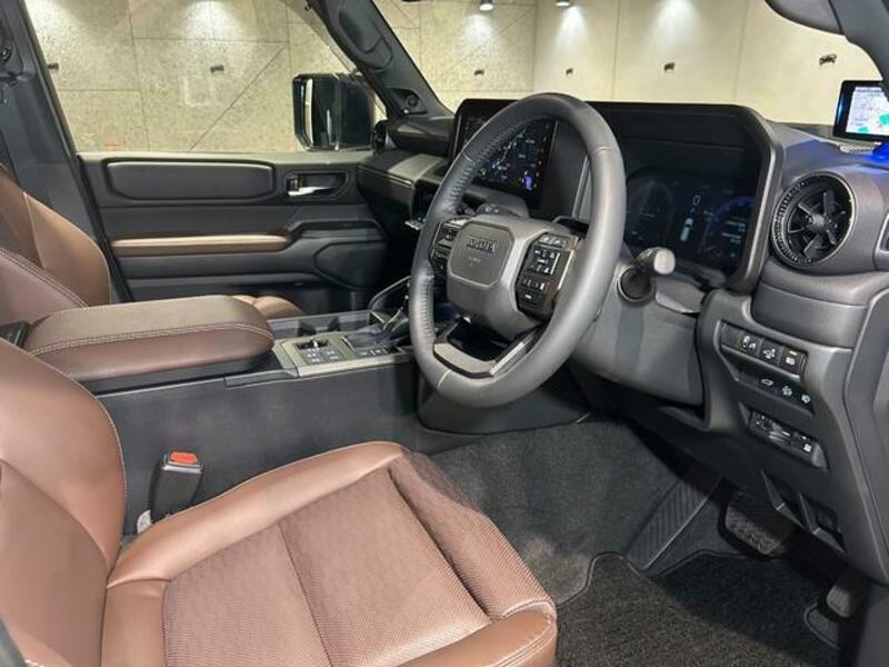 LAND CRUISER 250
