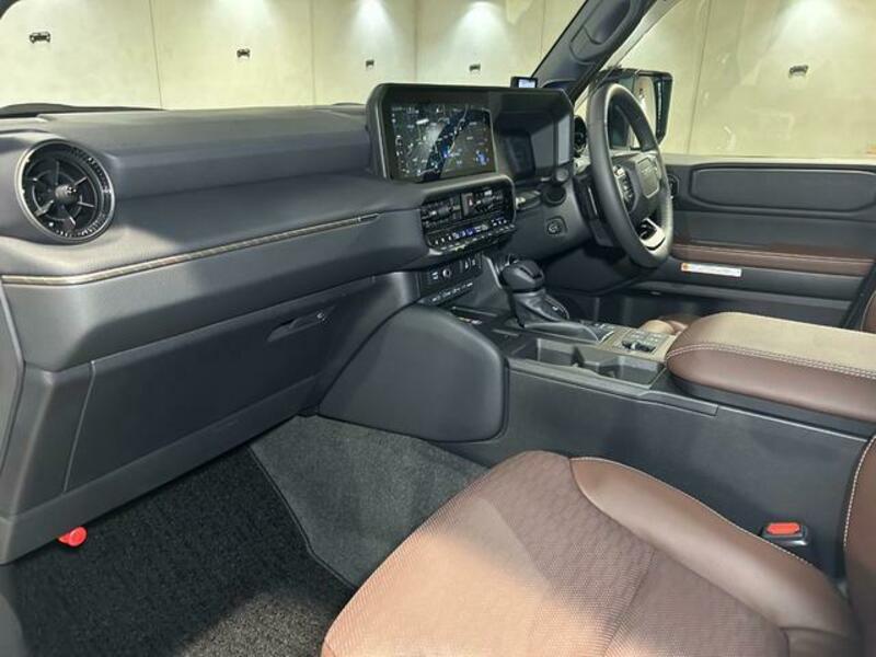 LAND CRUISER 250