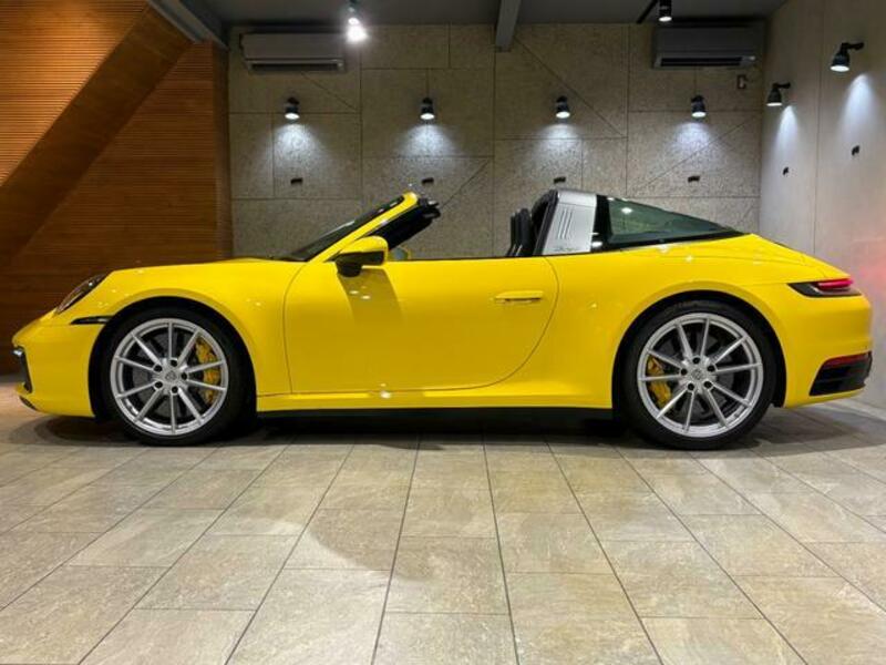 911