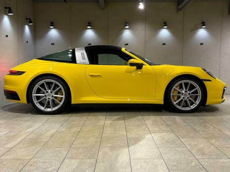 911