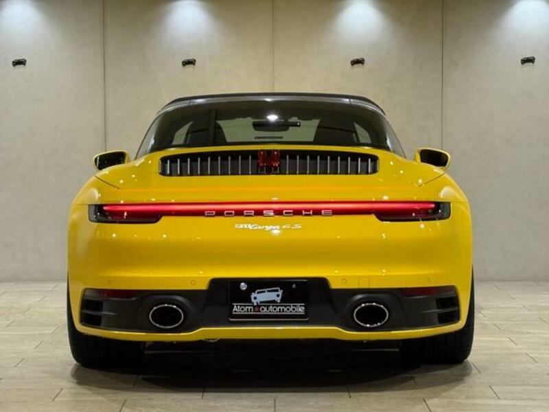 911