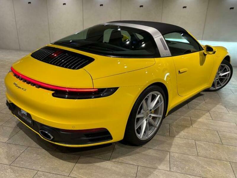 911