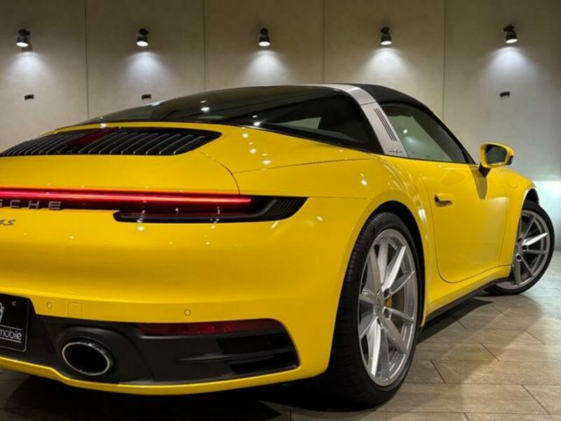 911