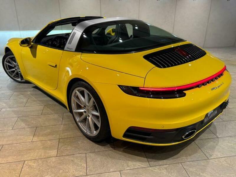 911