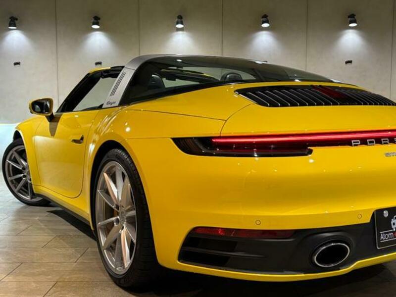 911