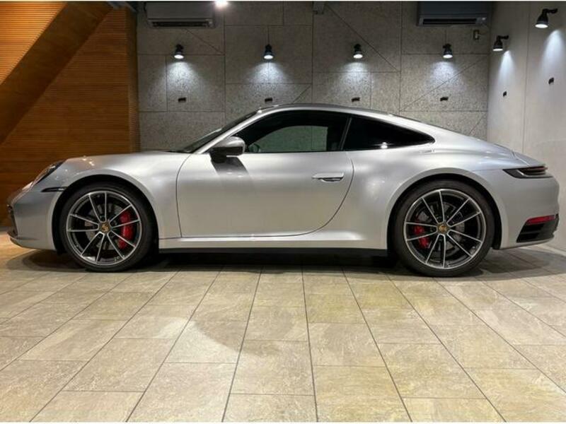 911