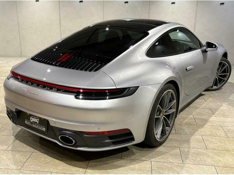 911