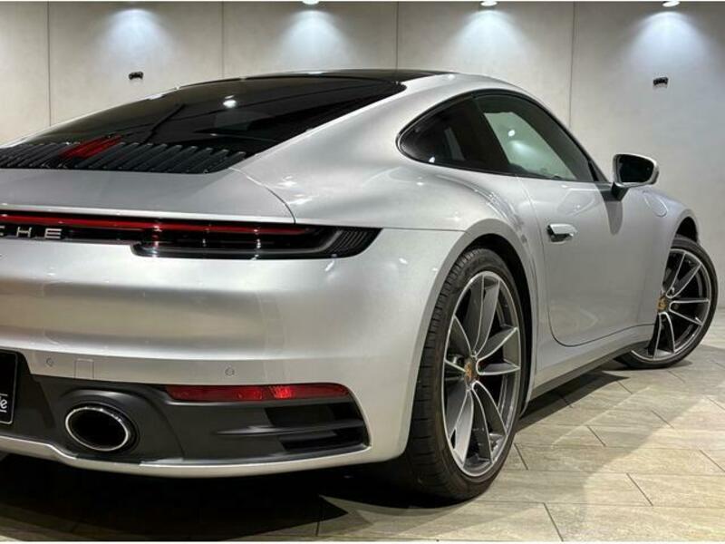 911