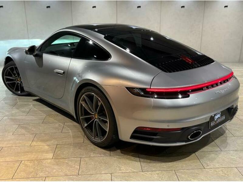 911
