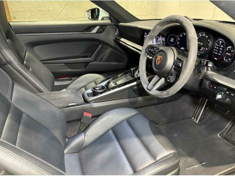 911
