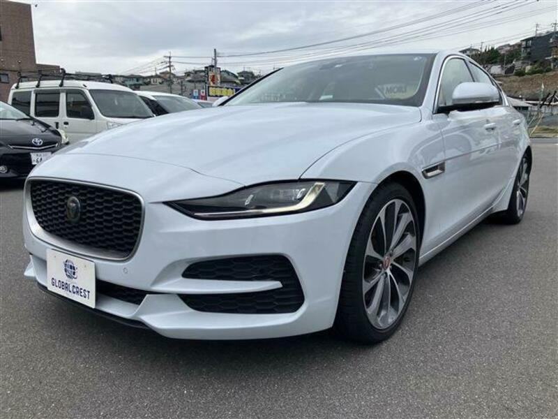 JAGUAR XE