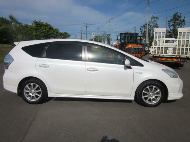 PRIUS ALPHA