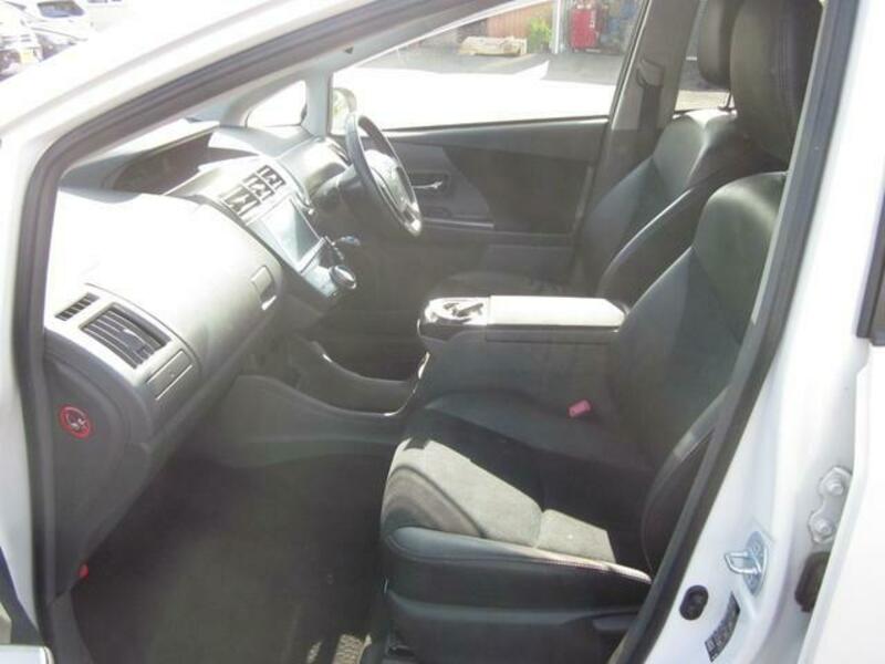 PRIUS ALPHA