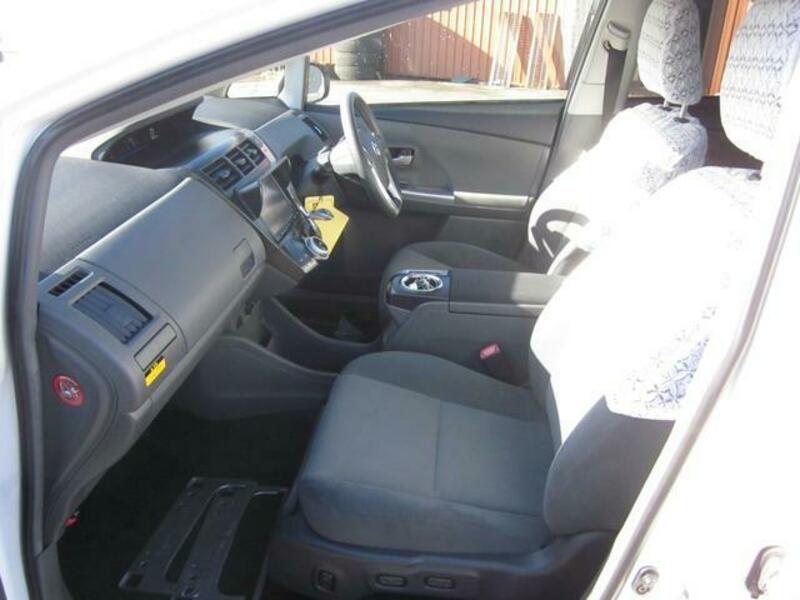 PRIUS ALPHA