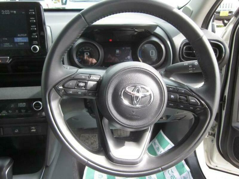 YARIS CROSS