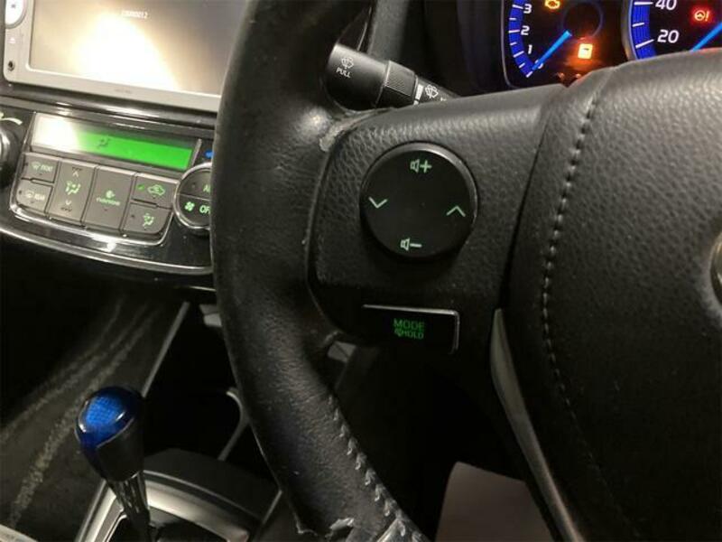 COROLLA AXIO