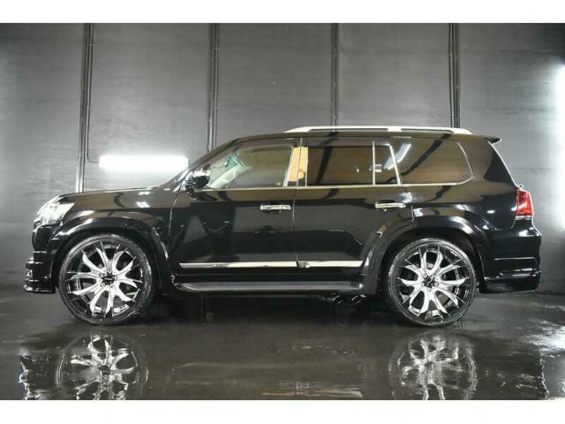 LAND CRUISER
