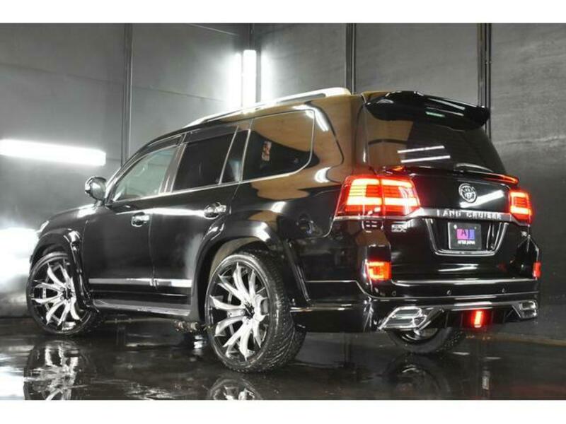 LAND CRUISER