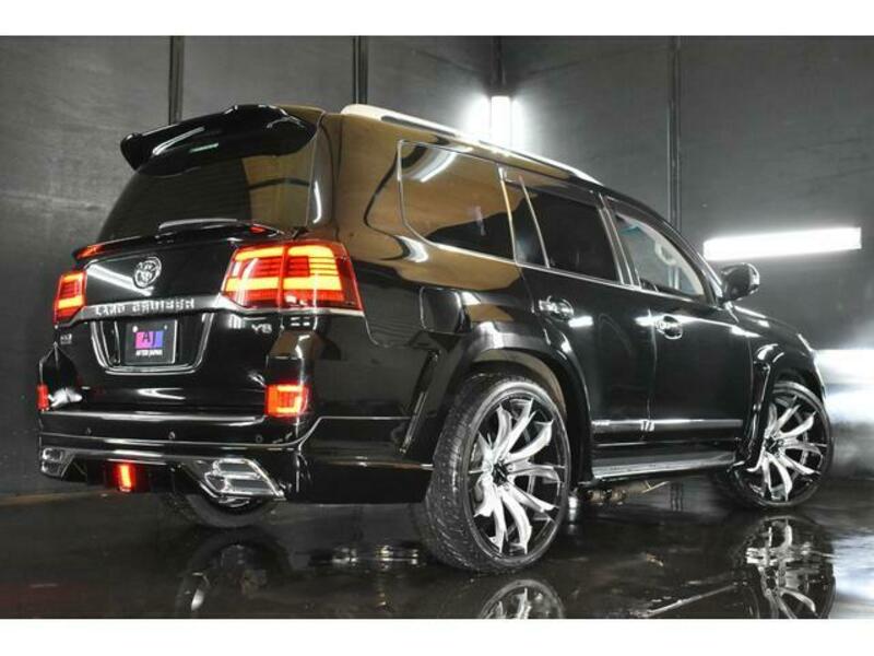 LAND CRUISER