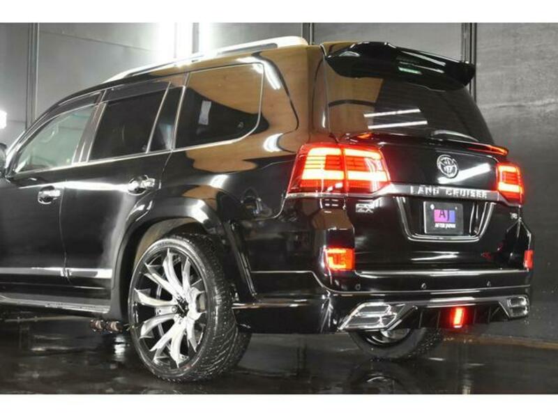 LAND CRUISER