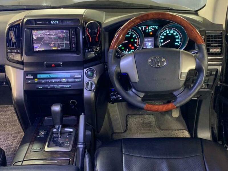 LAND CRUISER