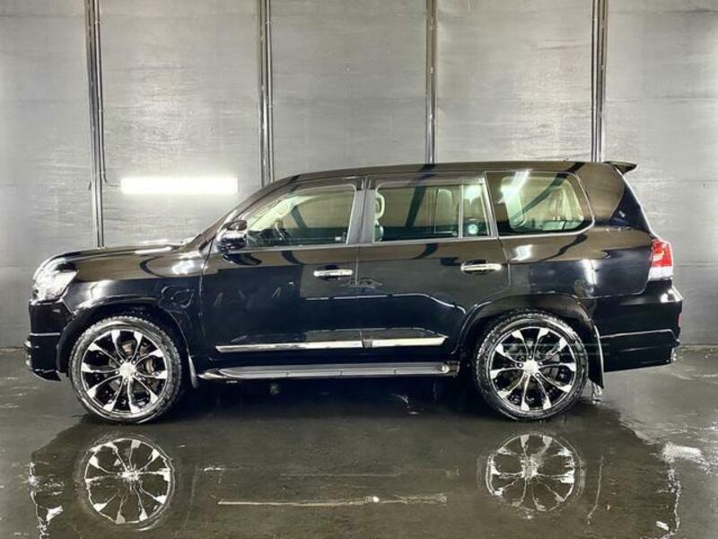 LAND CRUISER