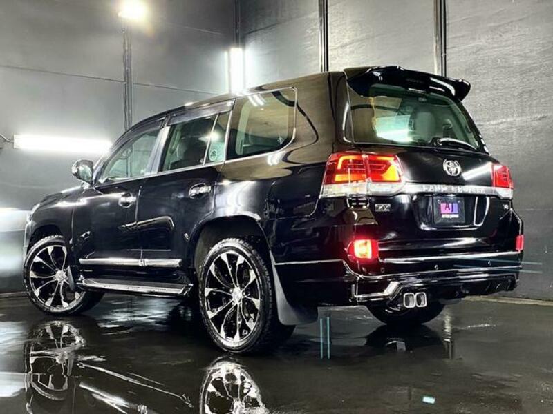 LAND CRUISER