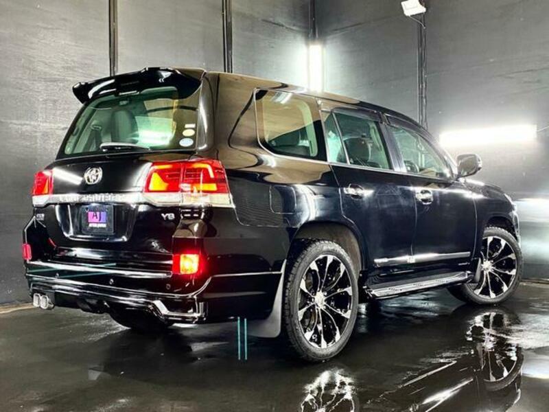 LAND CRUISER