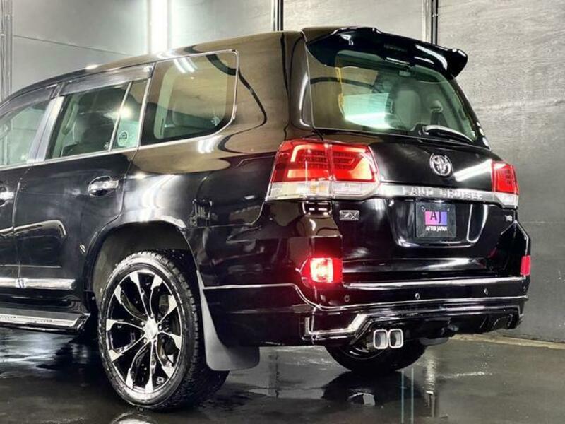 LAND CRUISER