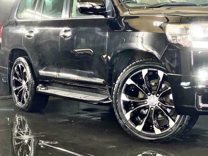 LAND CRUISER