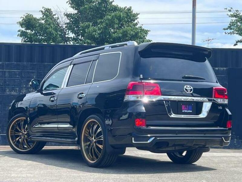 LAND CRUISER