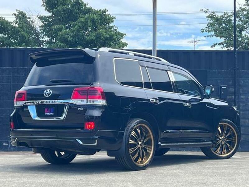 LAND CRUISER