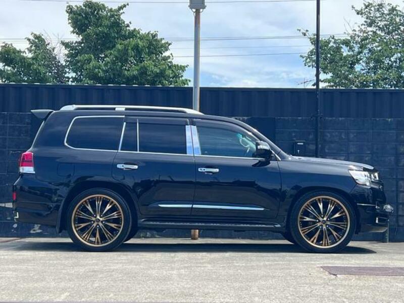 LAND CRUISER