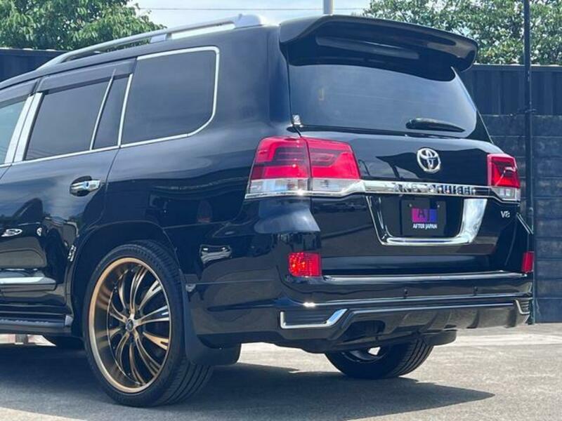 LAND CRUISER