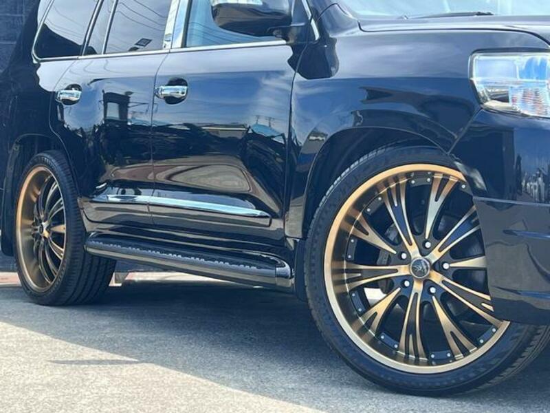 LAND CRUISER
