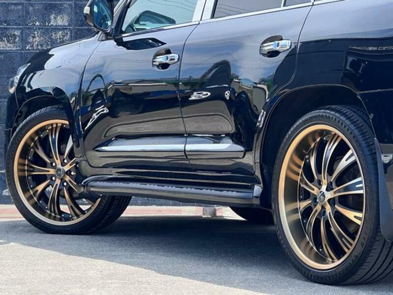 LAND CRUISER