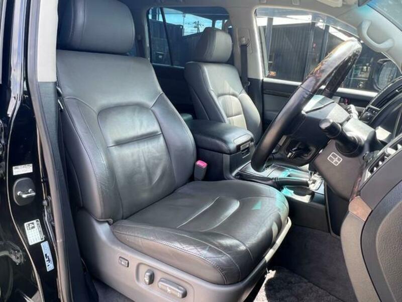 LAND CRUISER