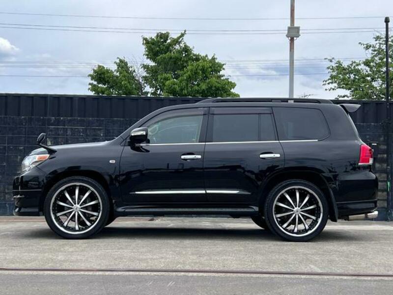 LAND CRUISER
