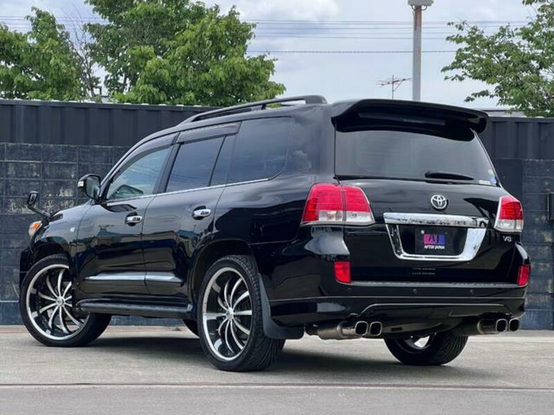LAND CRUISER
