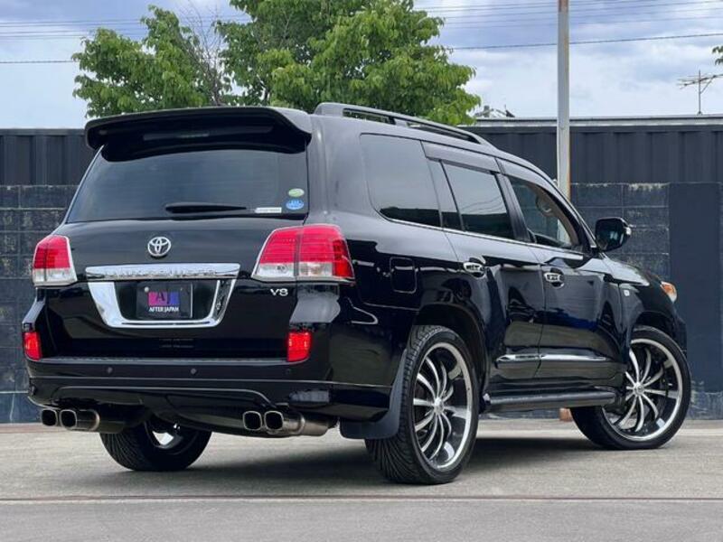 LAND CRUISER