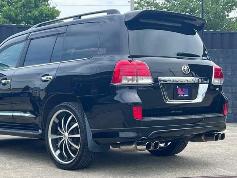 LAND CRUISER