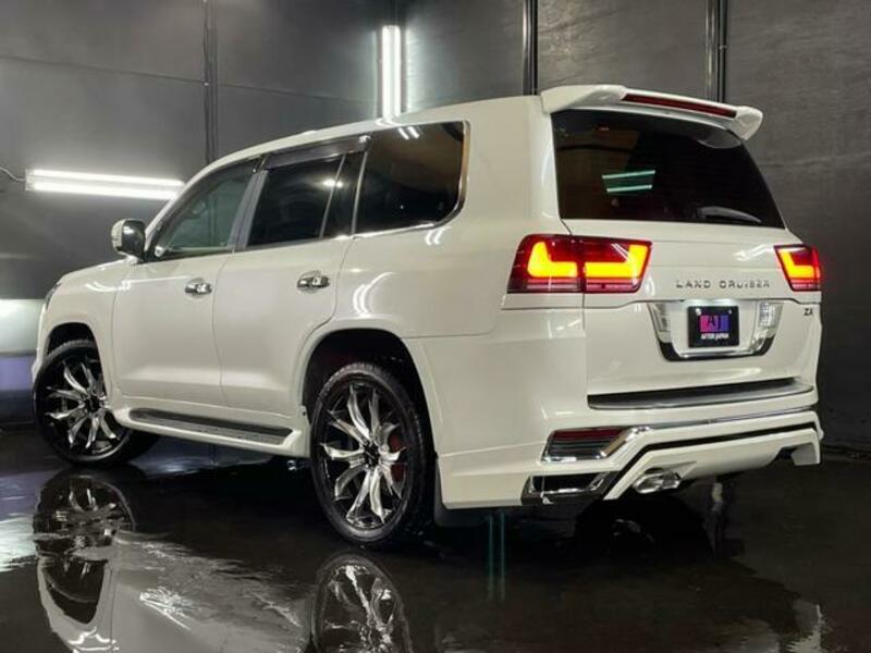 LAND CRUISER